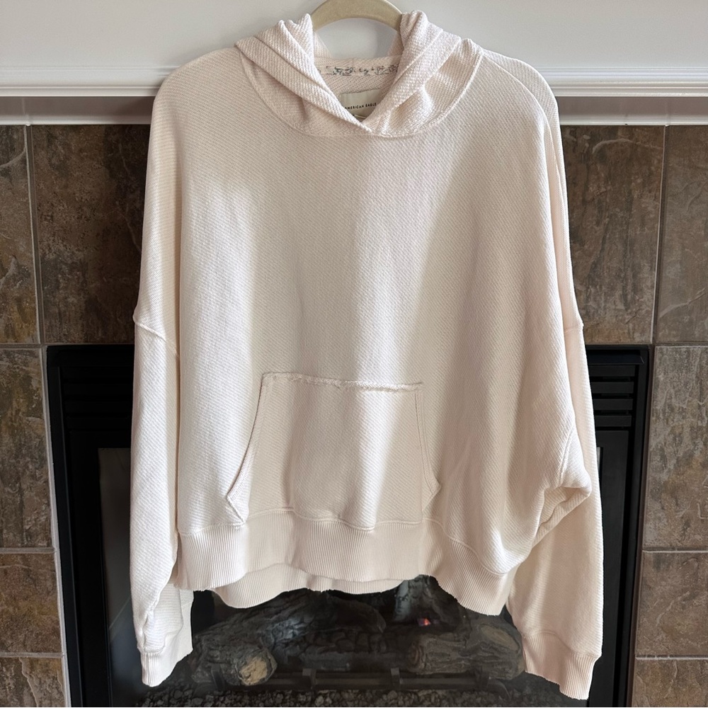 American Eagle Cream Pullover Cropped Hoodie
Sweatshirt Size XL